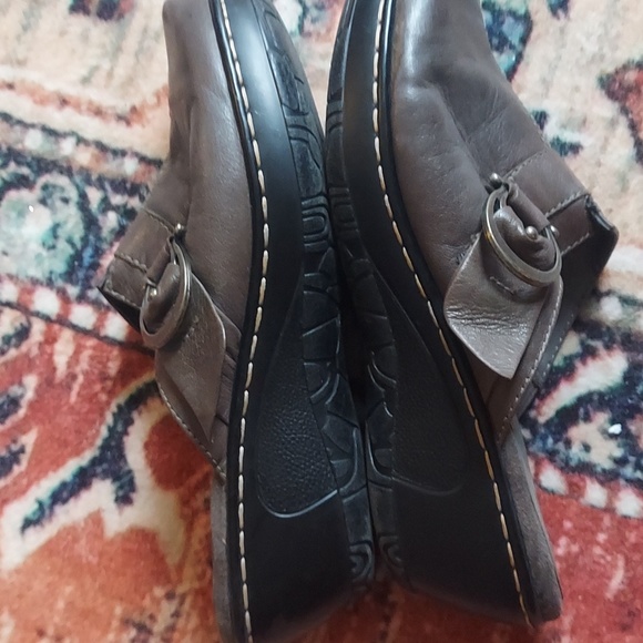 Bear Traps size 11 taupe leather clogs euc - Picture 3 of 9